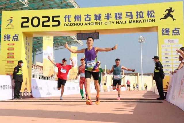 位于古城游, 在古城内奔