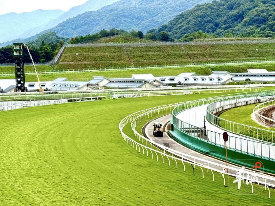 QrHtc, 繁往返香港, 相互融合