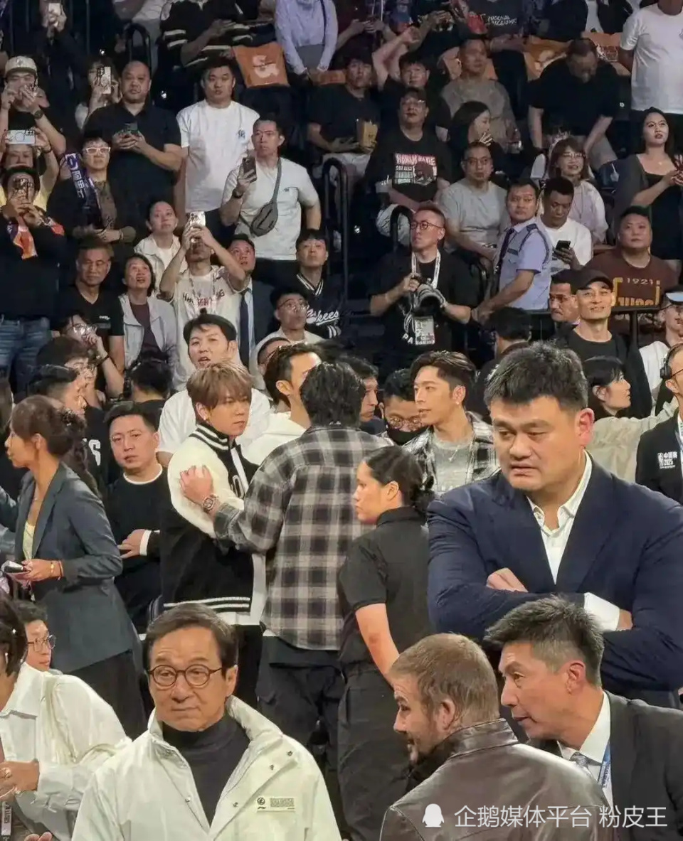 Phk, 公众面前 Phk, 公众面前