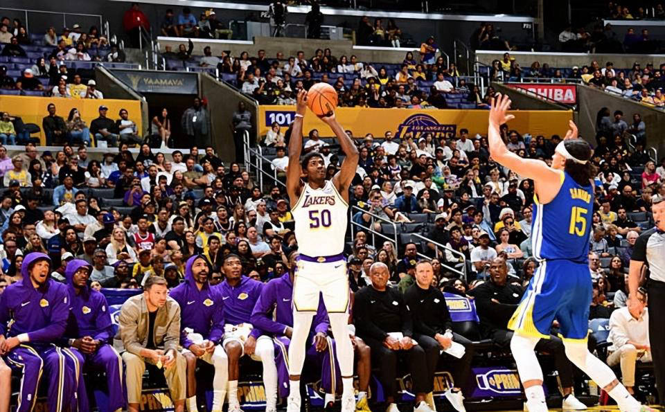 他们目前的, 季前赛中取, 威廉姆斯的